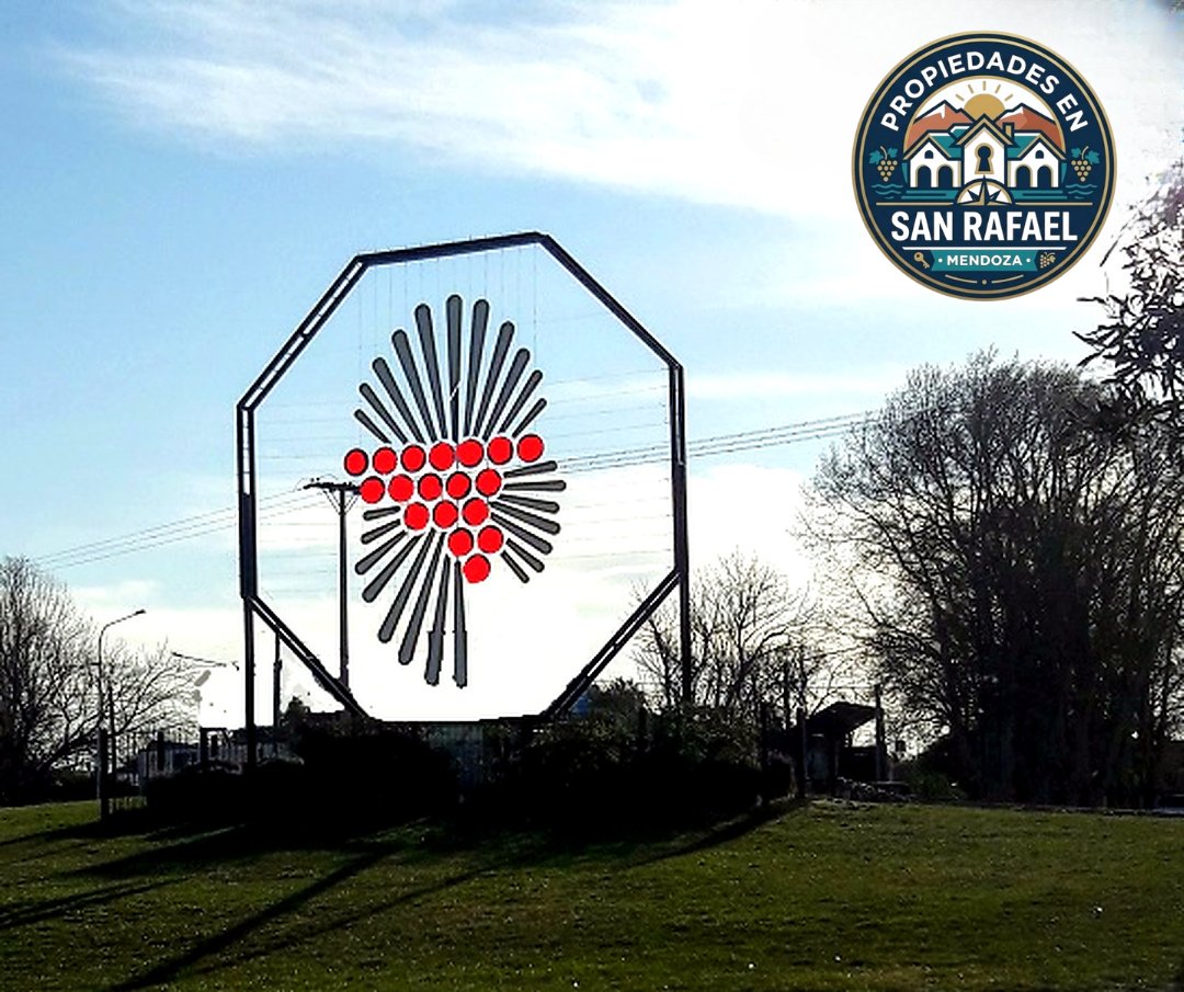 Monumento del racimo de uva en San Rafael, Mendoza, con el logo de Propiedades en San Rafael